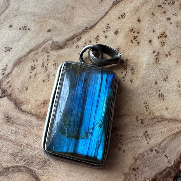 Beautiful Labradorite pendant - Picture 2 of 10
